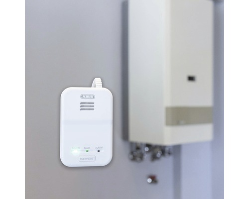 ABUS Wassermelder an der Wand neben Heiztherme