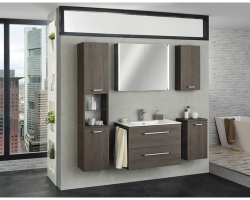 Modernes Badezimmer mit Waschtisch, Spiegelschrank und Hochschränken in Holzoptik