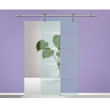 Porte coulissante en verre avec ferrure de porte coulissante devant un mur