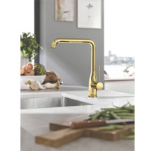 Scène de cuisine avec robinet d''évier