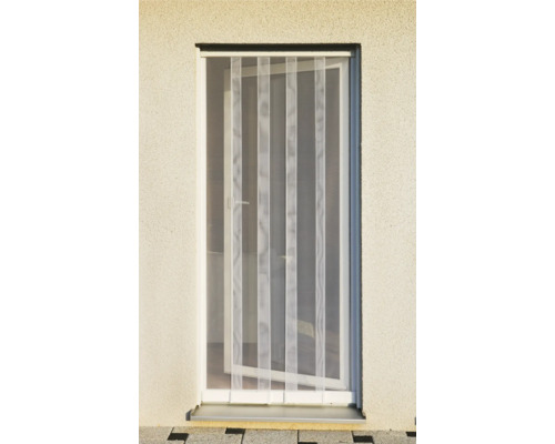 Fliegengittertür mit Lamellenvorhang am Haus