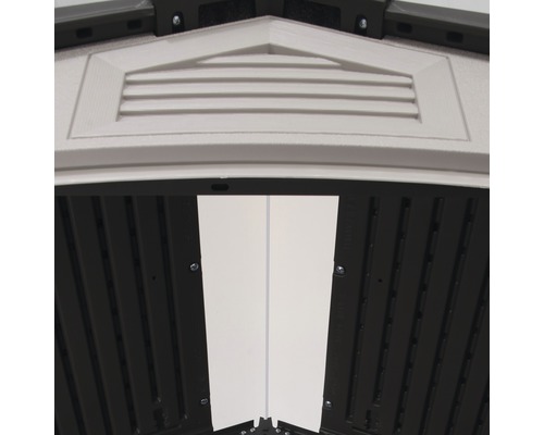 Vue intérieure d''un abri de jardin en plastique avec ventilation