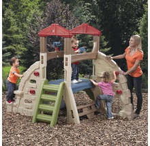 Aire de jeux avec toboggan, mur d''escalade et tunnel pour enfants dans le jardin.