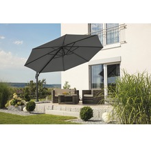 Scène avec ensemble de meubles de jardin et grand parasol