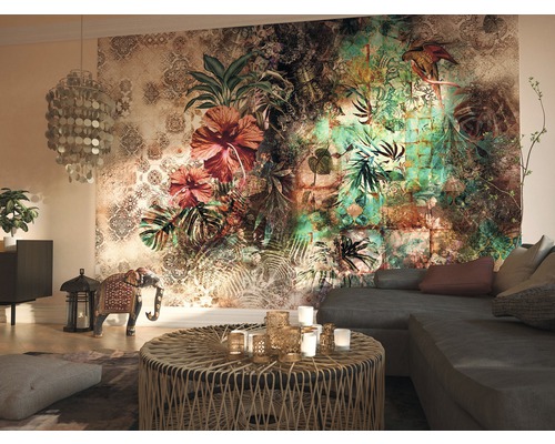 Salon avec papier peint photo à motifs floraux et jungle