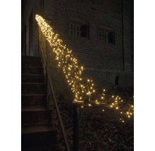Lichterkette am Treppengeländer zur Dekoration im Aussenbereich