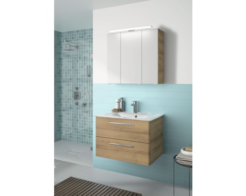 Modernes Badezimmer mit Waschtischunterschrank und Spiegelschrank