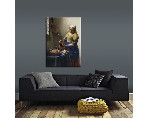Gemälde von Johannes Vermeer Melkmeisje über einem Sofa