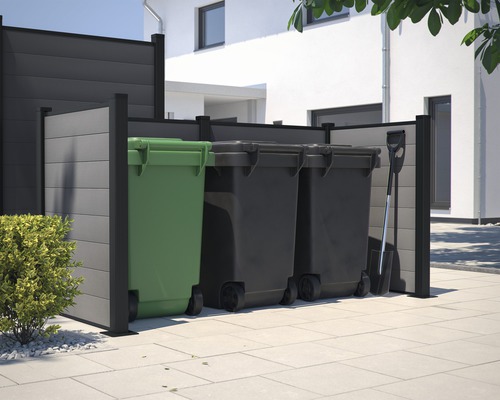 Mülltonnenbox mit drei Mülltonnen und Schaufel