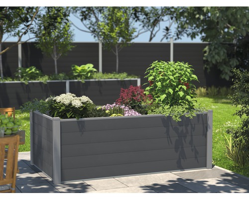 Jardinière en composite de bois avec plantes dans le jardin