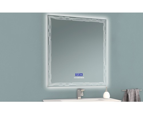 Beleuchteter Spiegel mit digitaler Anzeige im Badezimmer