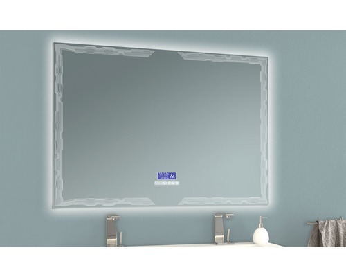 Rechteckiger Spiegel mit digitaler Anzeige und LED Beleuchtung im Badezimmer