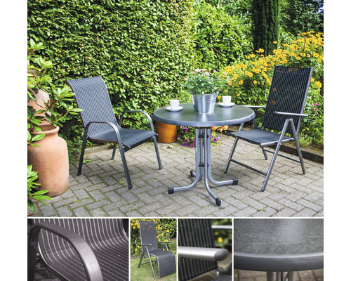 Ensemble de meubles de jardin avec table et deux chaises sur une terrasse