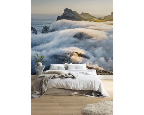 Chambre à coucher avec papier peint photo paysage de montagne avec brouillard