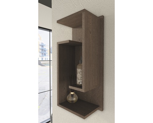 Wandregal mit drei Ablageflächen zur Aufbewahrung von Badartikeln.