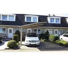 Maisons mitoyennes avec abri voiture et voiture stationnée