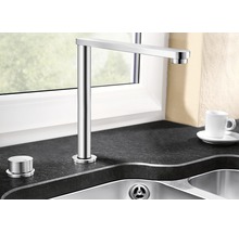 Küchenarmatur aus Metall mit separatem Bedienknopf