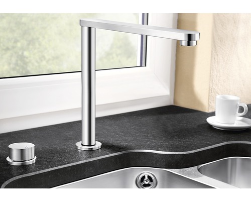 Robinet de cuisine en métal avec bouton de commande séparé