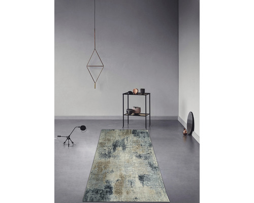 Tapis moderne dans une pièce lumineuse avec un décor minimaliste