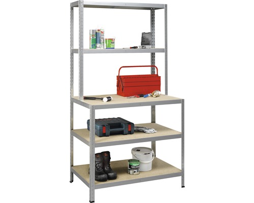 Étagère avec outils et accessoires