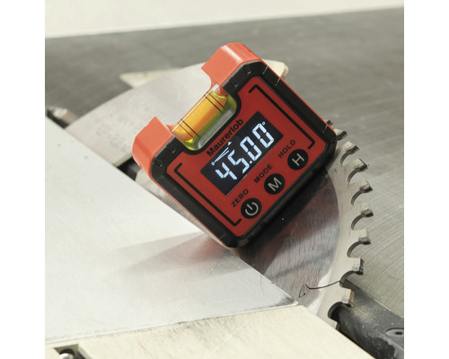 Digitale Wasserwaage zur Winkelmessung an einer Kreissäge