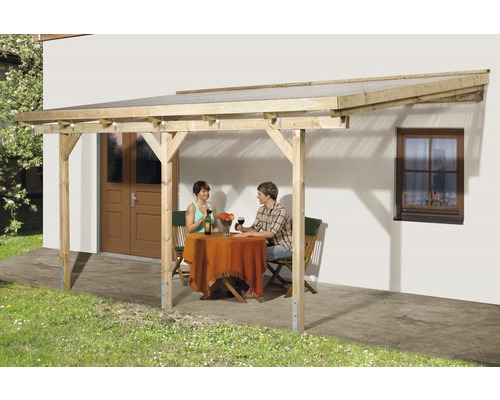 Carport en bois avec deux personnes à table