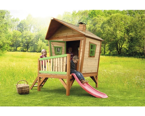 Kinder Baumhaus mit Rutsche im Garten