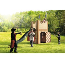 Spielturm mit Rutsche im Garten, Kinder spielen Ritter