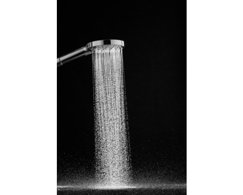 Handbrause mit laufendem Wasserstrahl