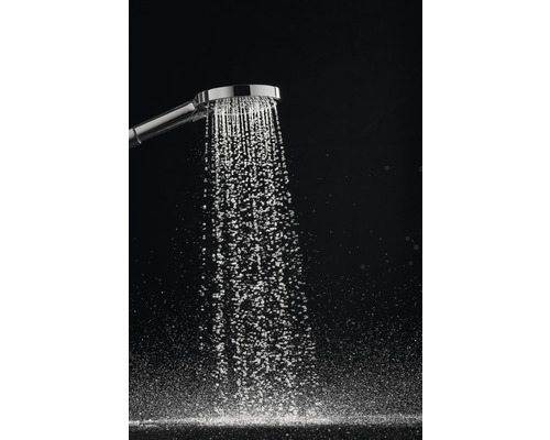 Handbrause im Betrieb mit fallendem Wasser