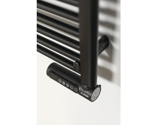 Gros plan d''un radiateur noir avec élément chauffant électrique