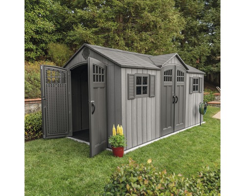 Abri de jardin avec double porte et fenêtres dans le jardin