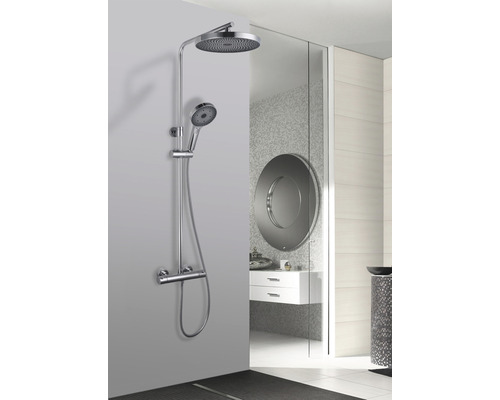 Duscharmatur mit Kopfbrause und Handbrause im Badezimmer