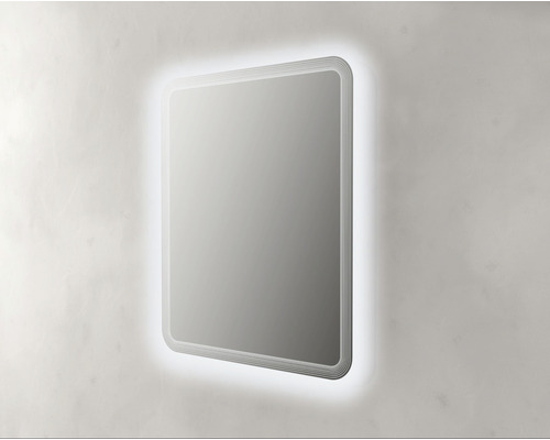 Miroir rectangulaire avec éclairage LED sur un mur