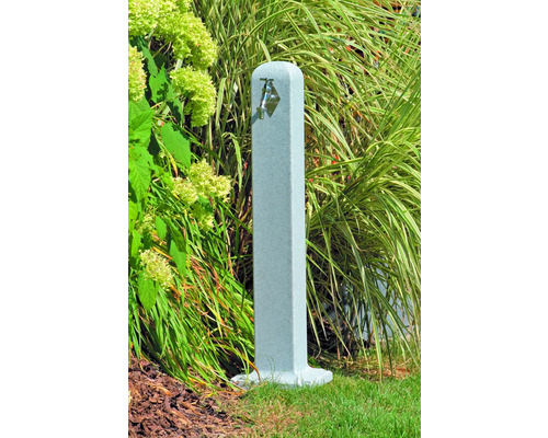Gartenzapfstelle aus Stein mit Wasserhahn