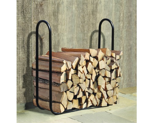 Pile de bois avec bois de chauffage dans un cadre métallique noir