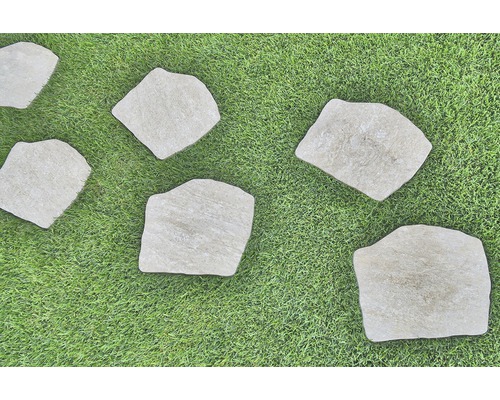 Chemins en pierres naturelles dans le jardin