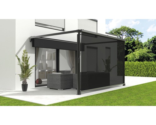 Pergola avec protection solaire et groupe de sièges sur une terrasse.