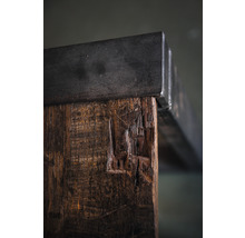 Vue détaillée d''une table avec un plateau en métal et un pied de table en bois