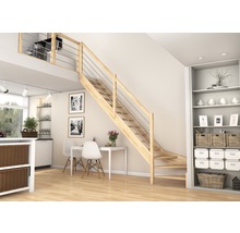 Helle Wohnungseinrichtung mit Holztreppe und Edelstahlgeländer