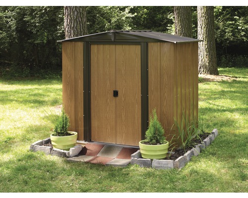 Gartenschuppen mit Doppeltür und Metalldach im Garten