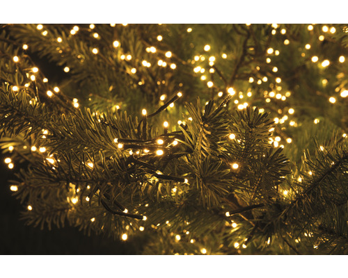 Guirlande lumineuse avec des lumières blanc chaud sur un arbre de Noël
