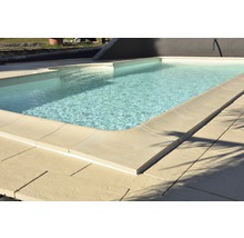 Schwimmbecken mit Beckenrandsteinen