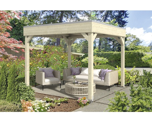 Pavillon de jardin en bois avec coin salon dans le jardin.