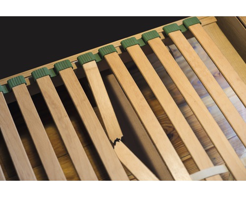 Sommier à lattes avec une latte en bois cassée