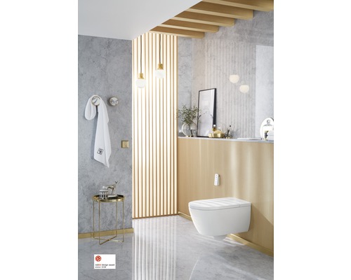 Modernes Badezimmer mit Wand-WC, Handtuch und dekorativen Elementen für ein stilvolles Ambiente