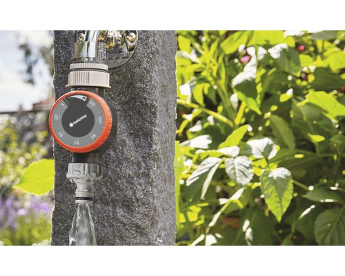 Minuteur d''arrosage Gardena pour contrôler l''arrosage du jardin sur un robinet