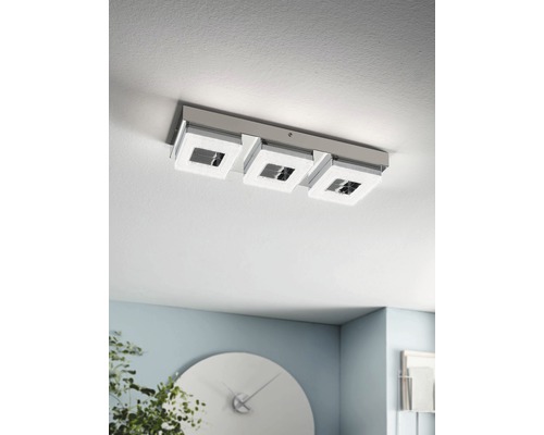 Deckenleuchte mit drei quadratischen Leuchtenkörpern