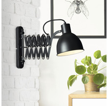 Schwarze Wandleuchte mit Scherenarm und Lampenschirm.