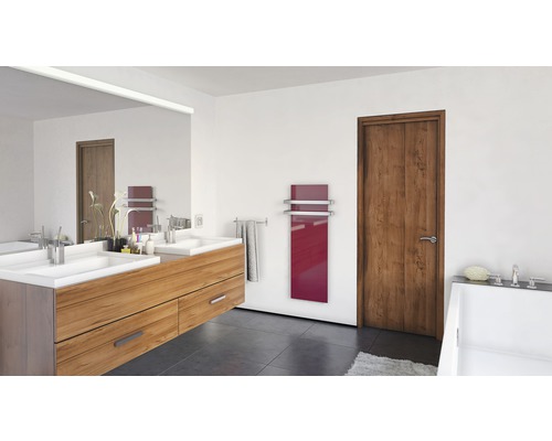 Modernes Badezimmer mit Doppelwaschtisch, Heizkörper und Holztür